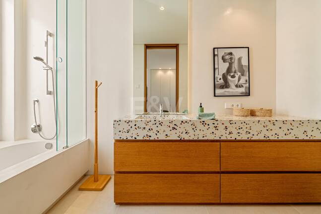 Grand Contemporary Villa with Luxury Amenities and Prime Golfside Living