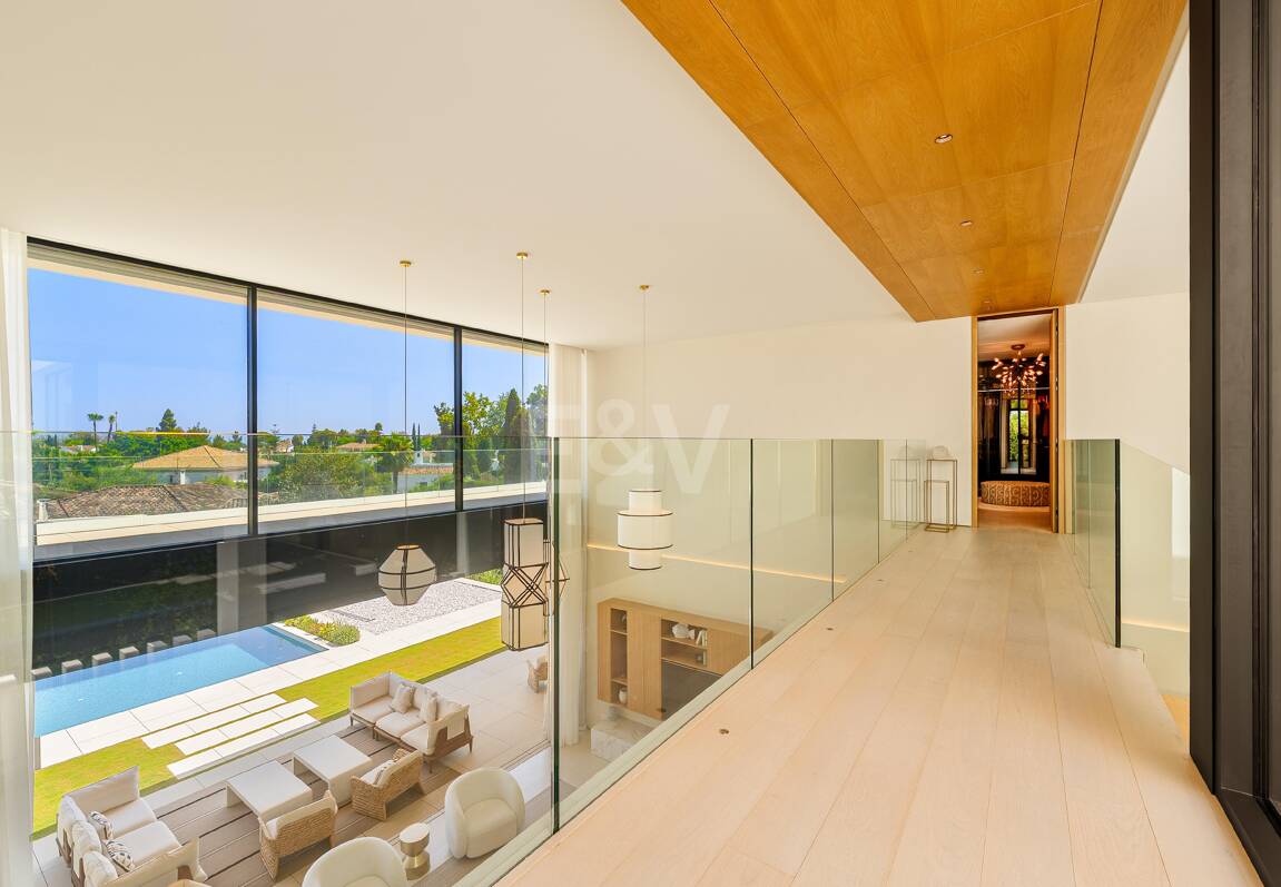 Grand Contemporary Villa with Luxury Amenities and Prime Golfside Living