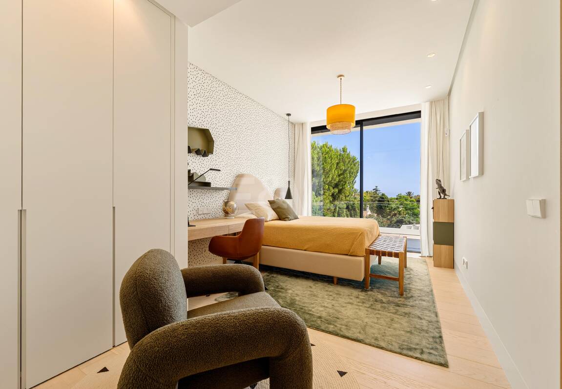 Grand Contemporary Villa with Luxury Amenities and Prime Golfside Living