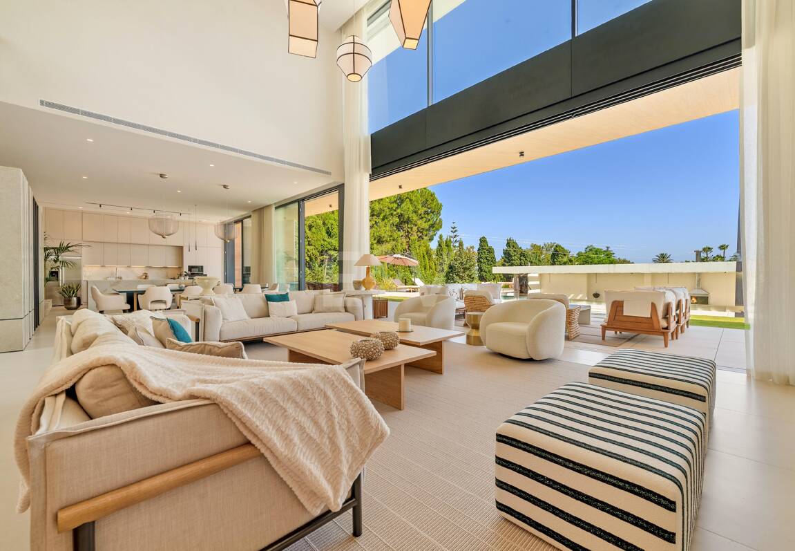 Grand Contemporary Villa with Luxury Amenities and Prime Golfside Living