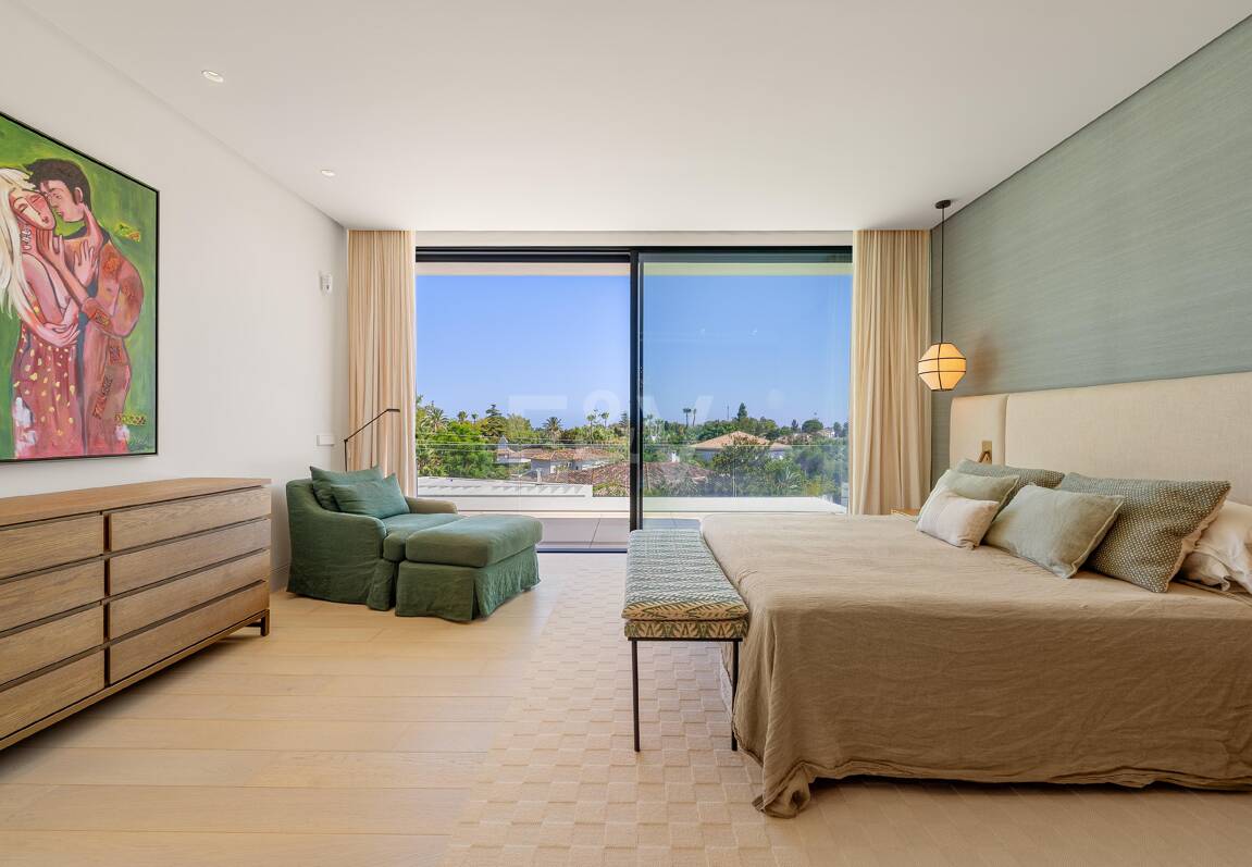 Grand Contemporary Villa with Luxury Amenities and Prime Golfside Living