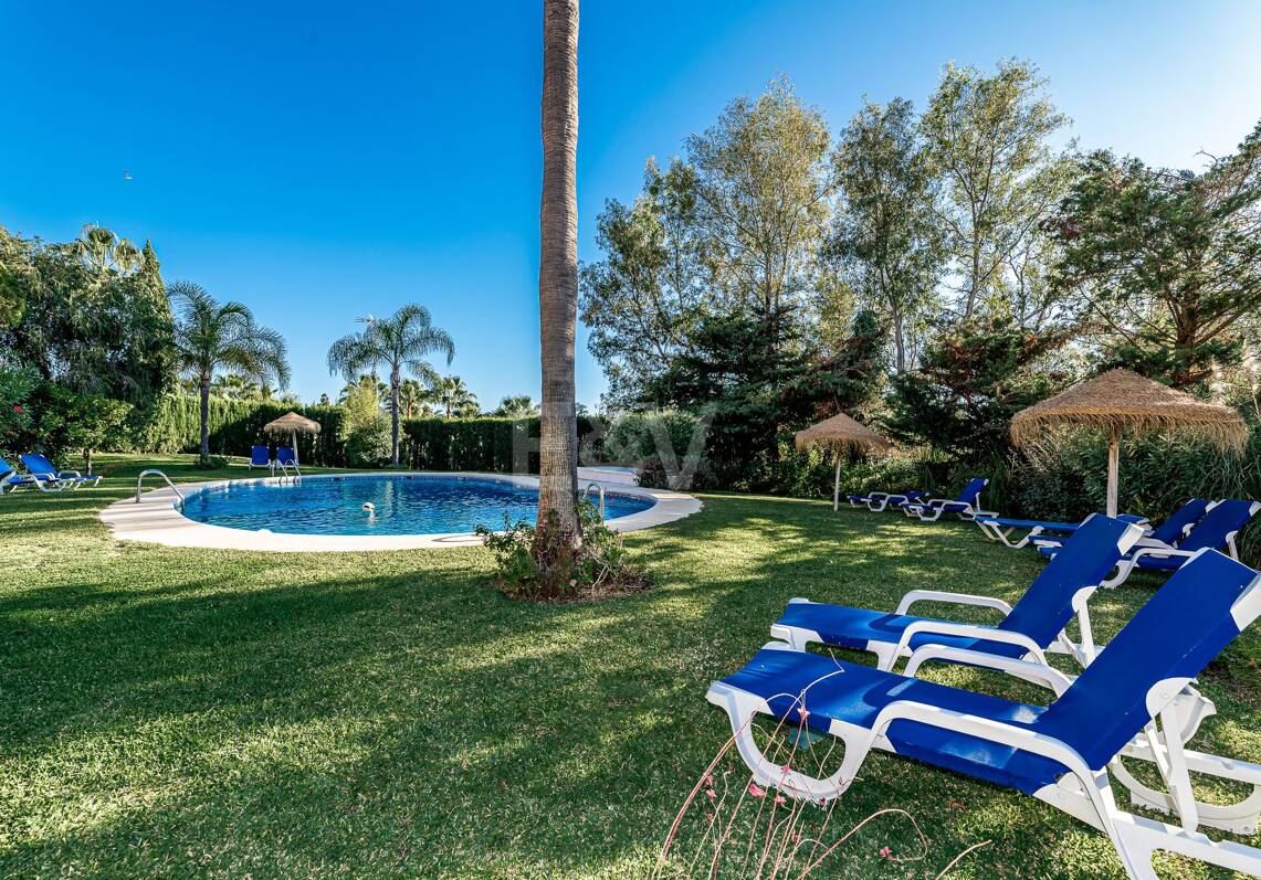 Sofisticado apartamento en una comunidad privada cerca de los mejores servicios de Marbella
