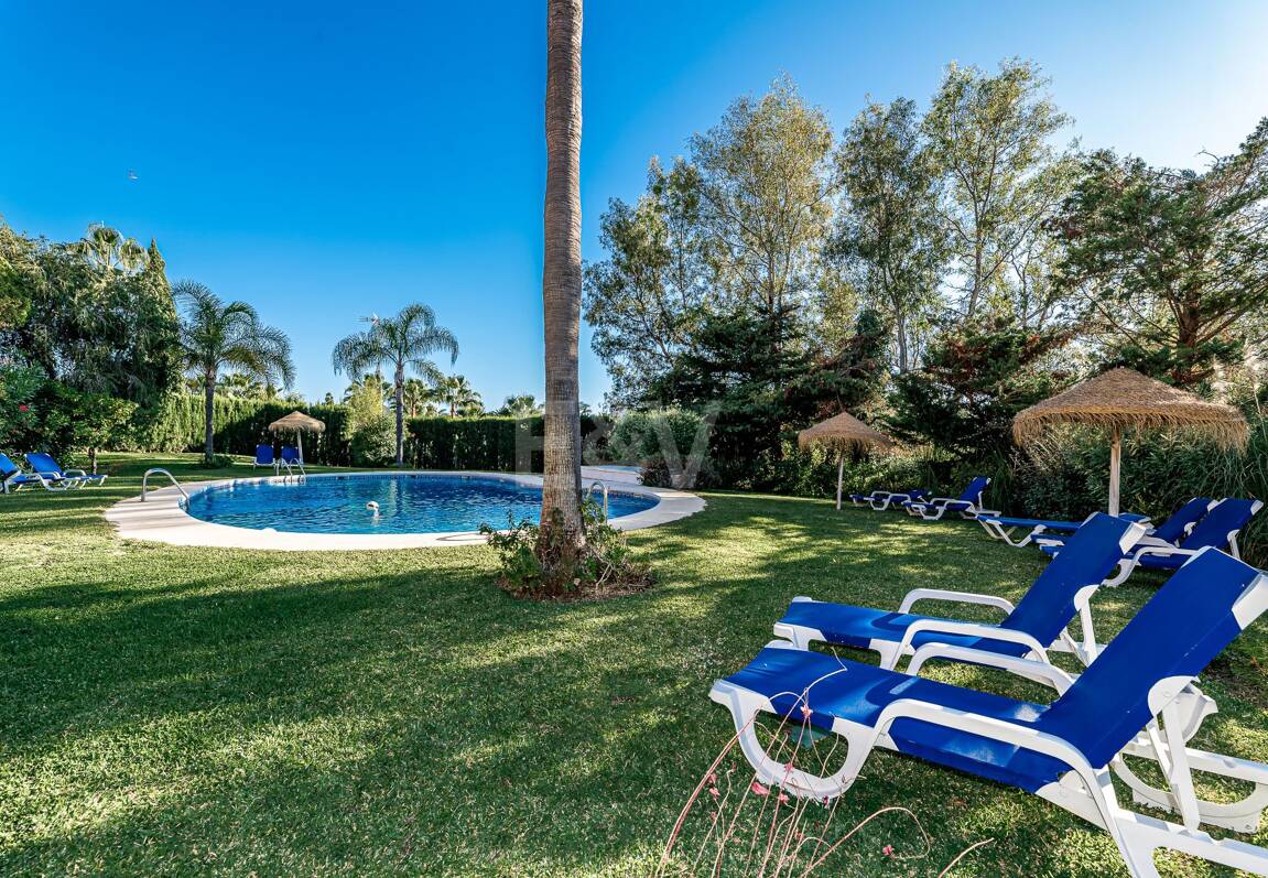Sofisticado apartamento en una comunidad privada cerca de los mejores servicios de Marbella