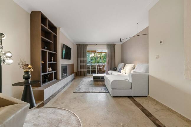 Sofisticado apartamento en una comunidad privada cerca de los mejores servicios de Marbella