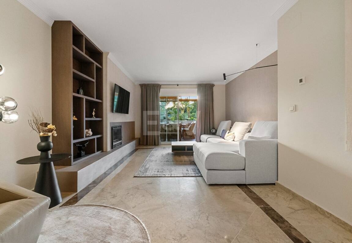 Sofisticado apartamento en una comunidad privada cerca de los mejores servicios de Marbella