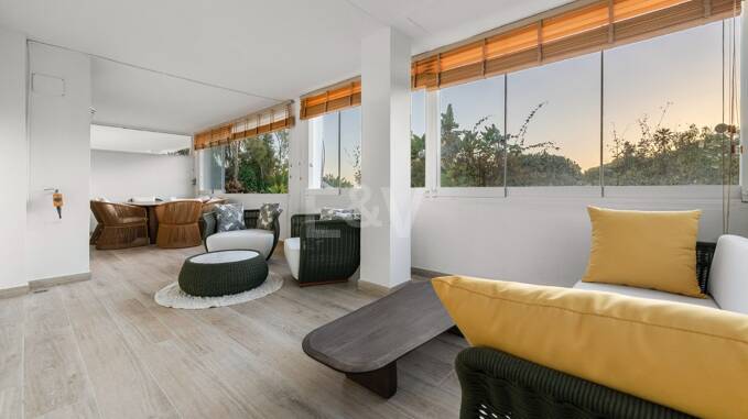 Sofisticado apartamento en una comunidad privada cerca de los mejores servicios de Marbella