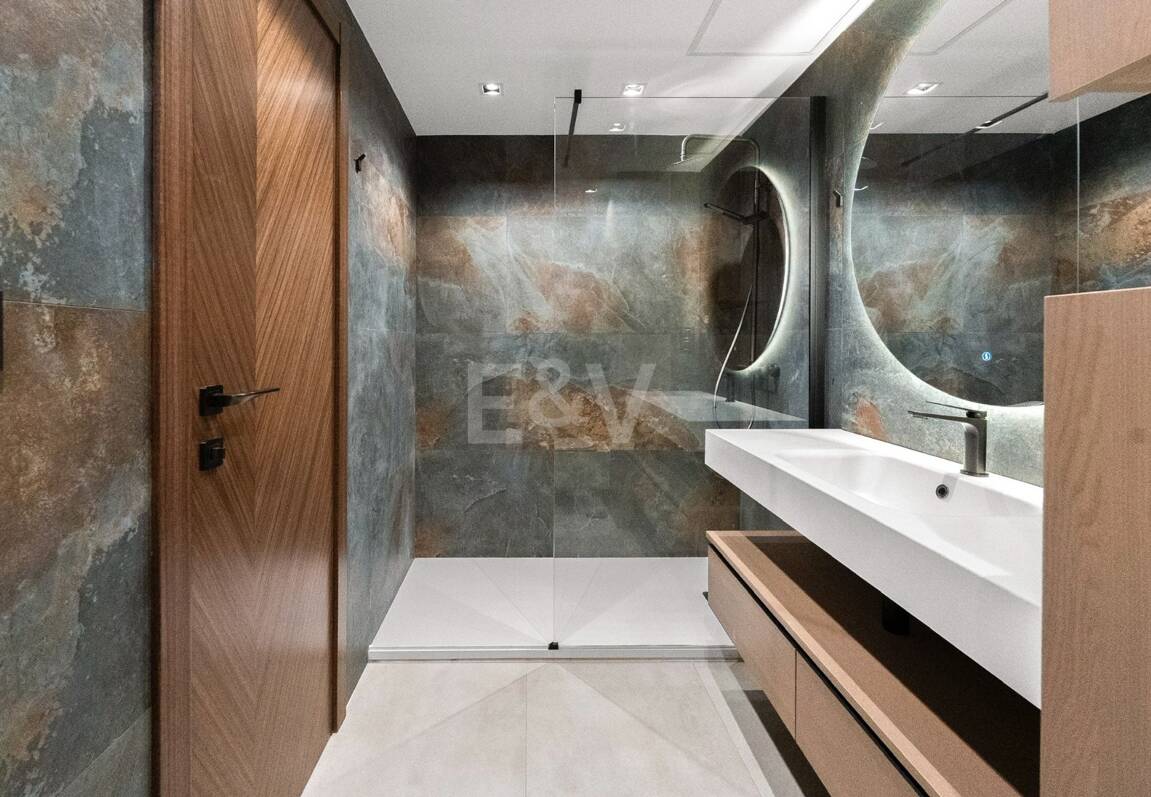 Sofisticado apartamento en una comunidad privada cerca de los mejores servicios de Marbella