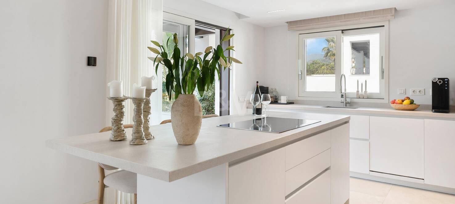 Stunning Duplex Penthouse on Marbella's Golden Mile