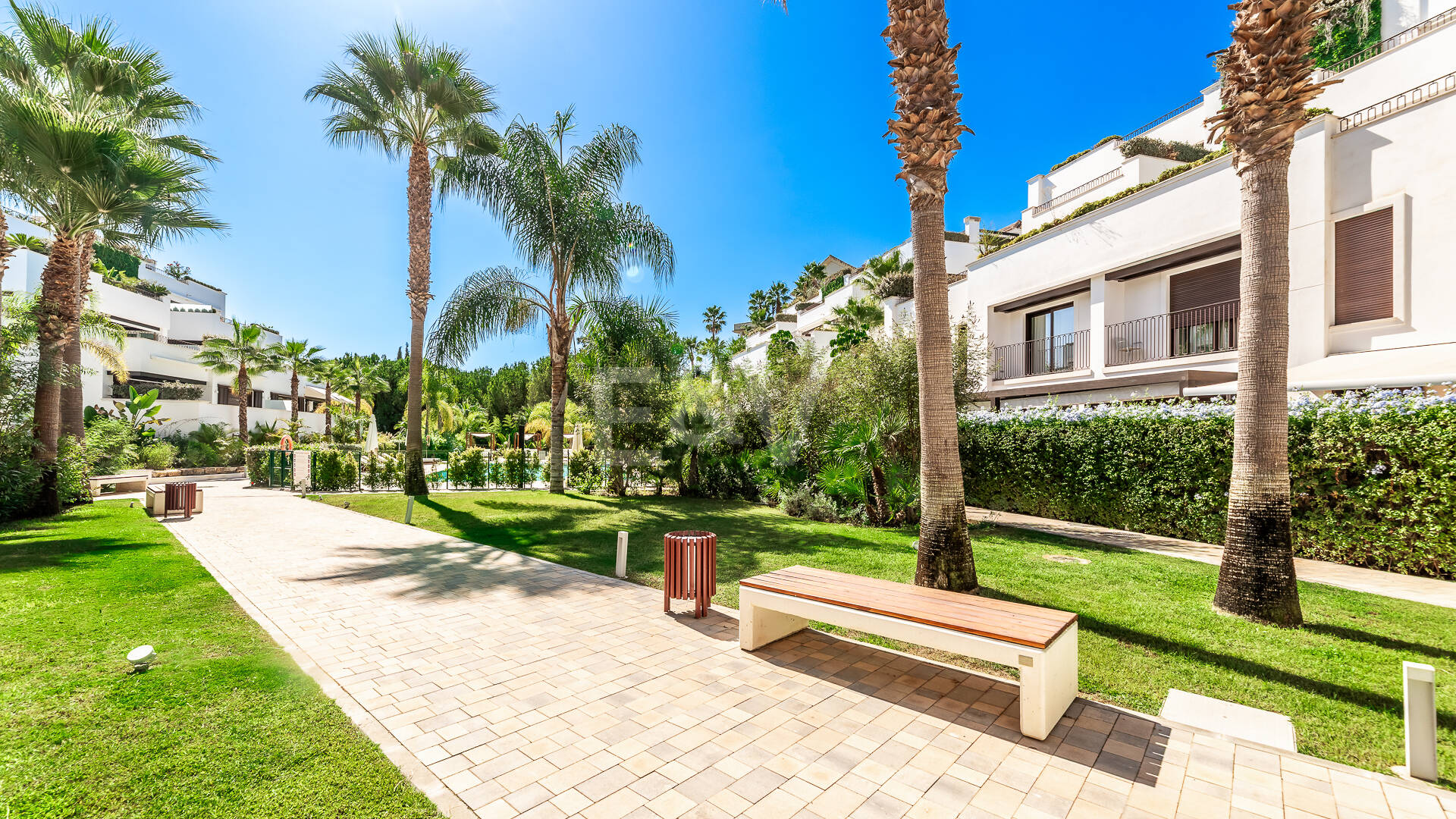 Ático dúplex con visas panorámicas y piscina privada