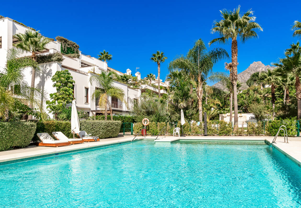 Ático dúplex con visas panorámicas y piscina privada