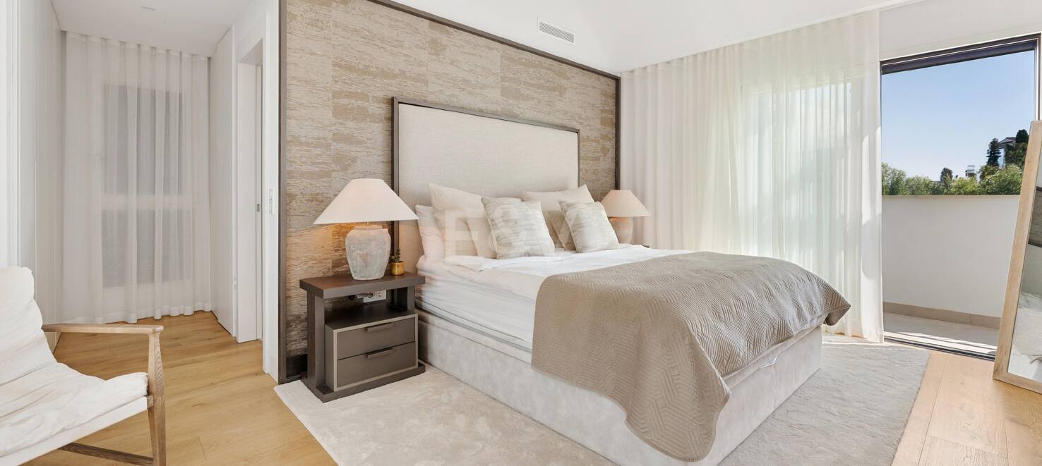 Stunning Duplex Penthouse on Marbella's Golden Mile