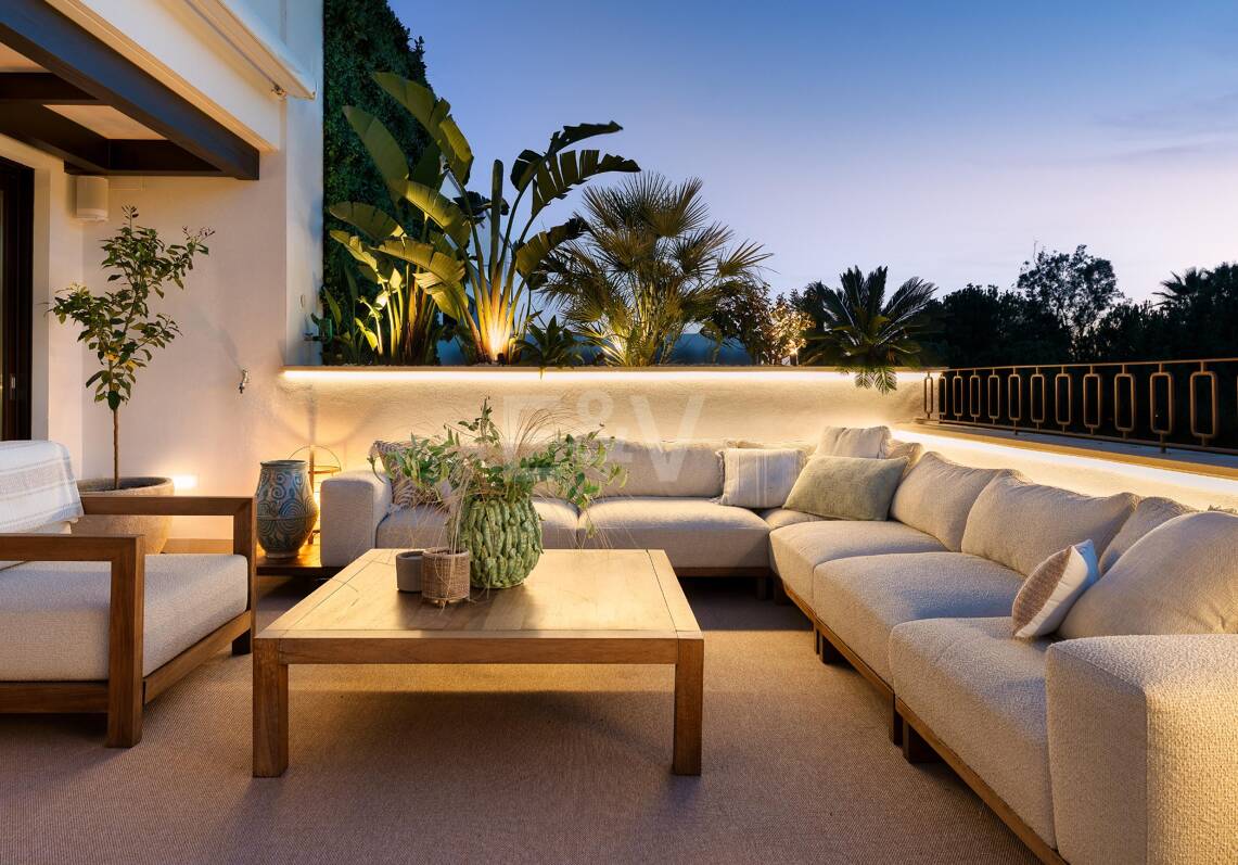 Penthouse duplex panoramique avec terrasses ensoleillées, piscine privée & licence touristique