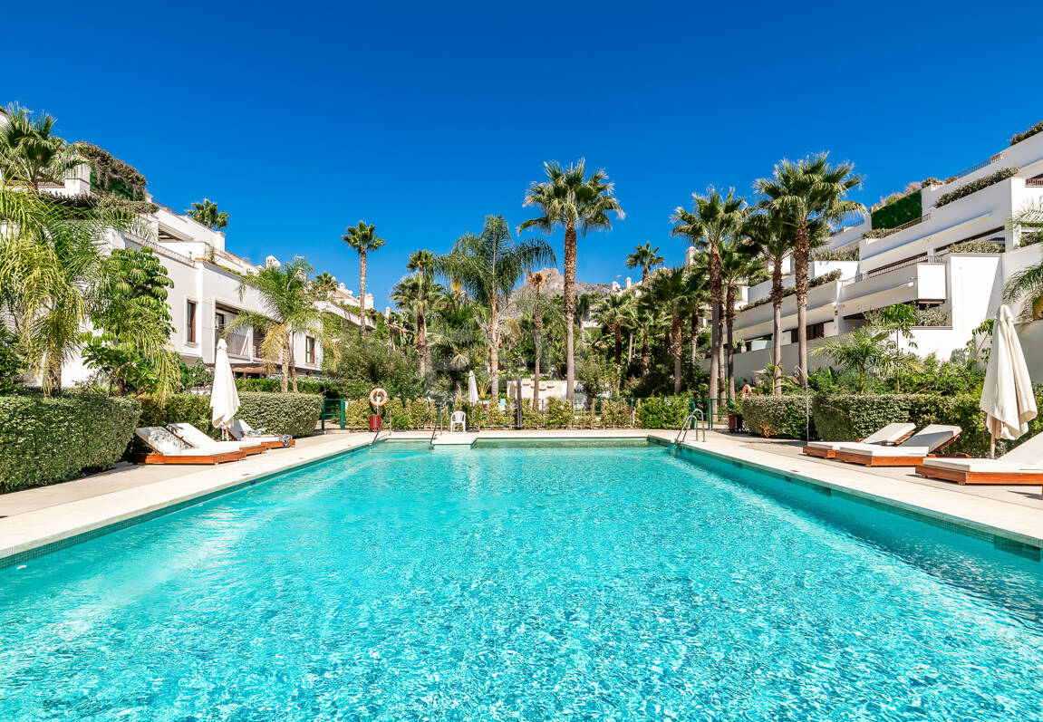 Ático dúplex con visas panorámicas y piscina privada