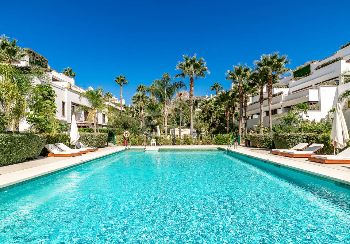 Penthouse duplex panoramique avec terrasses ensoleillées, piscine privée & licence touristique