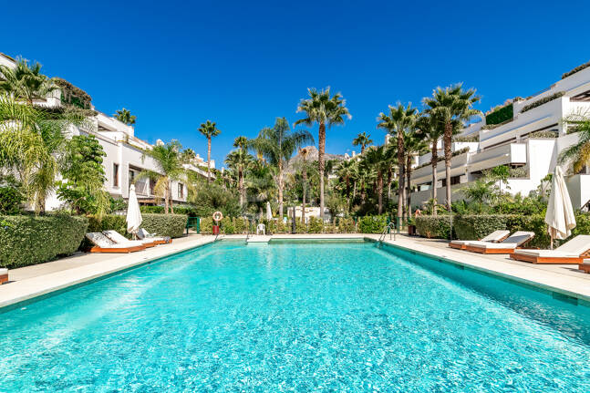 Ático dúplex con visas panorámicas y piscina privada