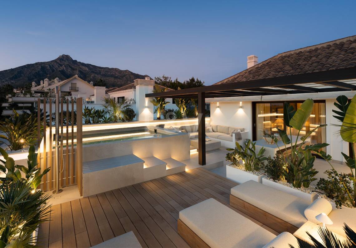 Penthouse duplex panoramique avec terrasses ensoleillées, piscine privée & licence touristique