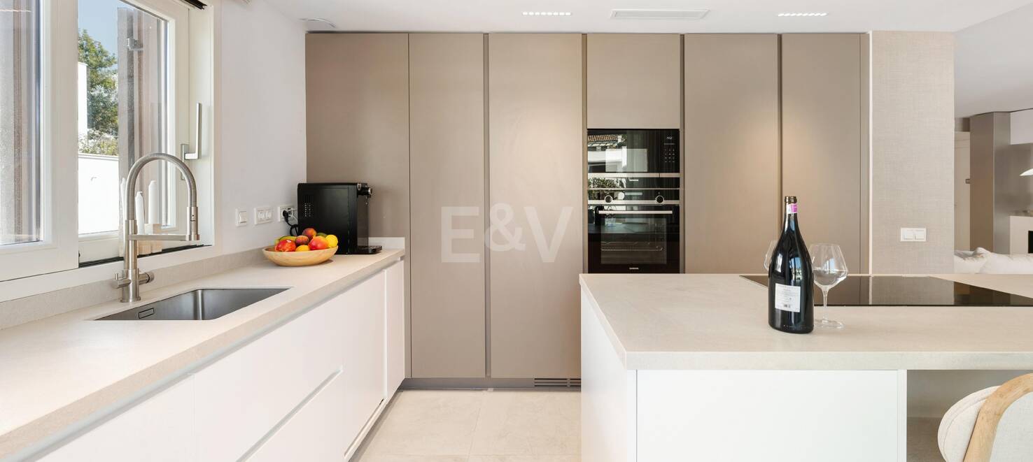 Stunning Duplex Penthouse on Marbella's Golden Mile