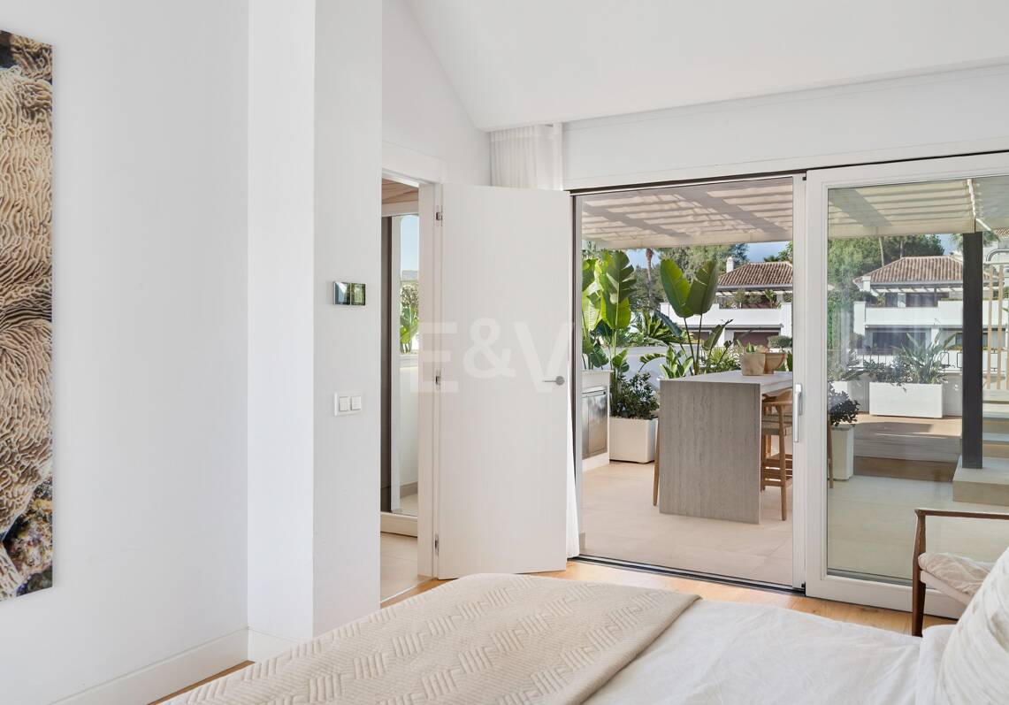 Penthouse duplex panoramique avec terrasses ensoleillées, piscine privée & licence touristique