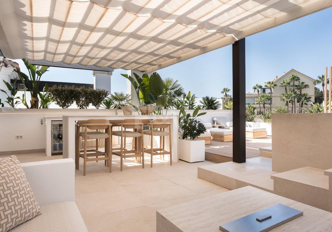 Penthouse duplex panoramique avec terrasses ensoleillées, piscine privée & licence touristique