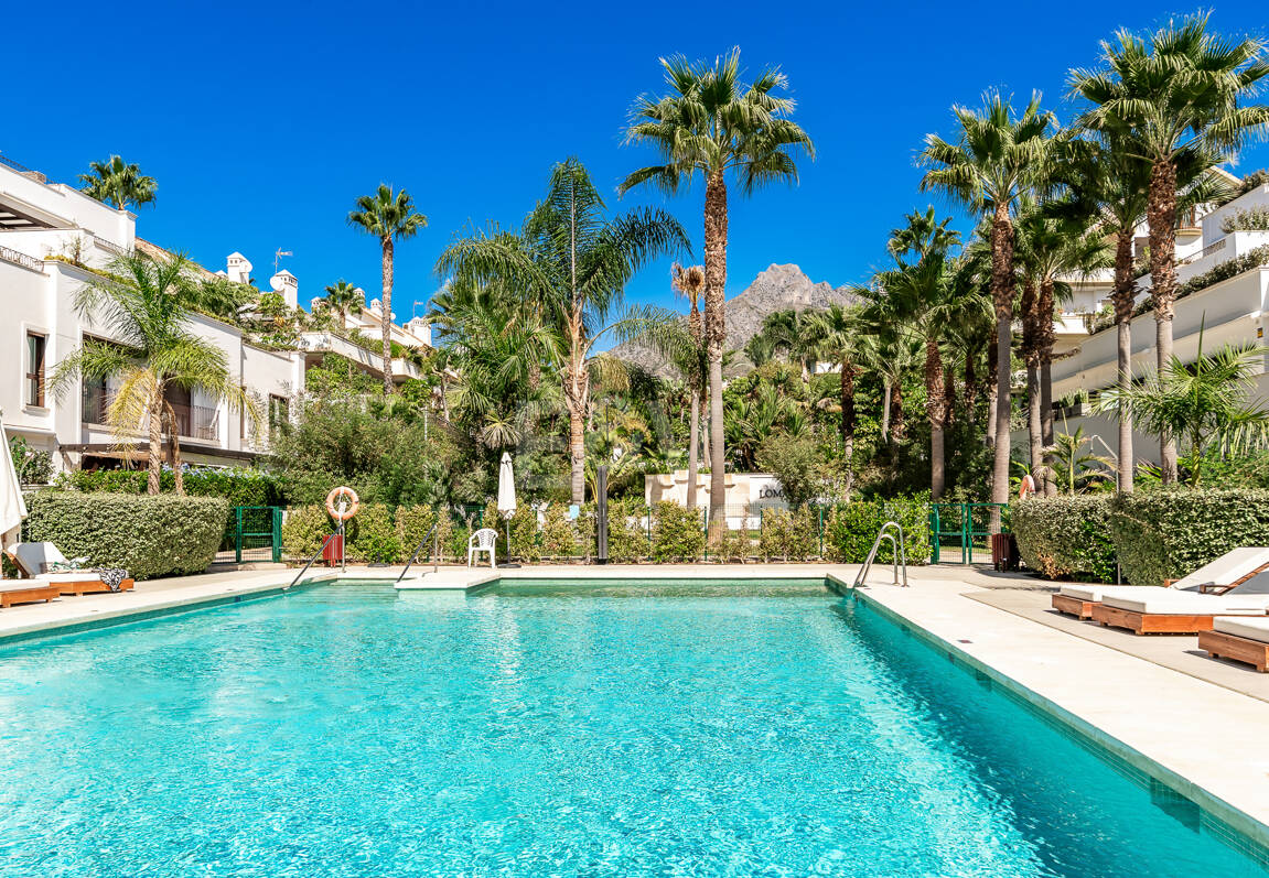 Ático dúplex con visas panorámicas y piscina privada