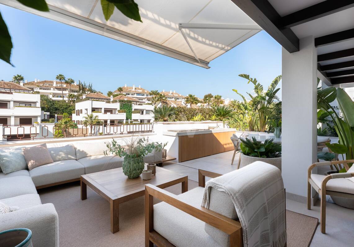 Penthouse duplex panoramique avec terrasses ensoleillées, piscine privée & licence touristique