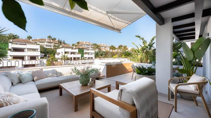 Moderno ático dúplex con vistas panorámicas, piscina privada y licencia turística