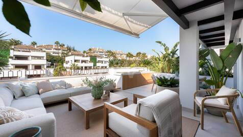 Moderno ático dúplex con vistas panorámicas, piscina privada y licencia turística
