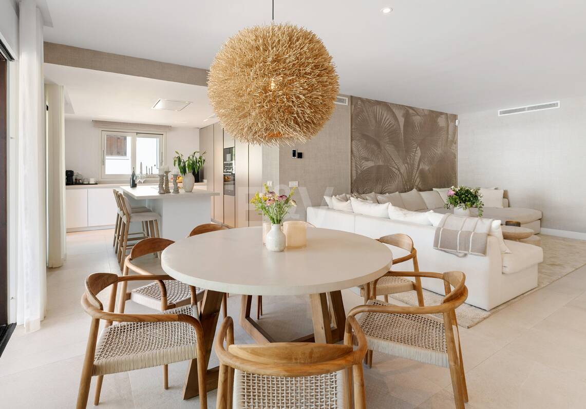 Penthouse duplex panoramique avec terrasses ensoleillées, piscine privée & licence touristique