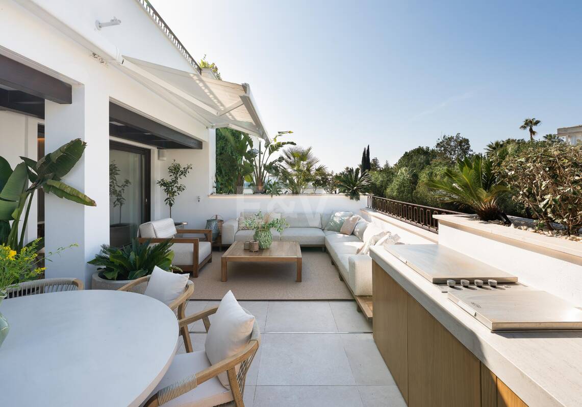 Penthouse duplex panoramique avec terrasses ensoleillées, piscine privée & licence touristique