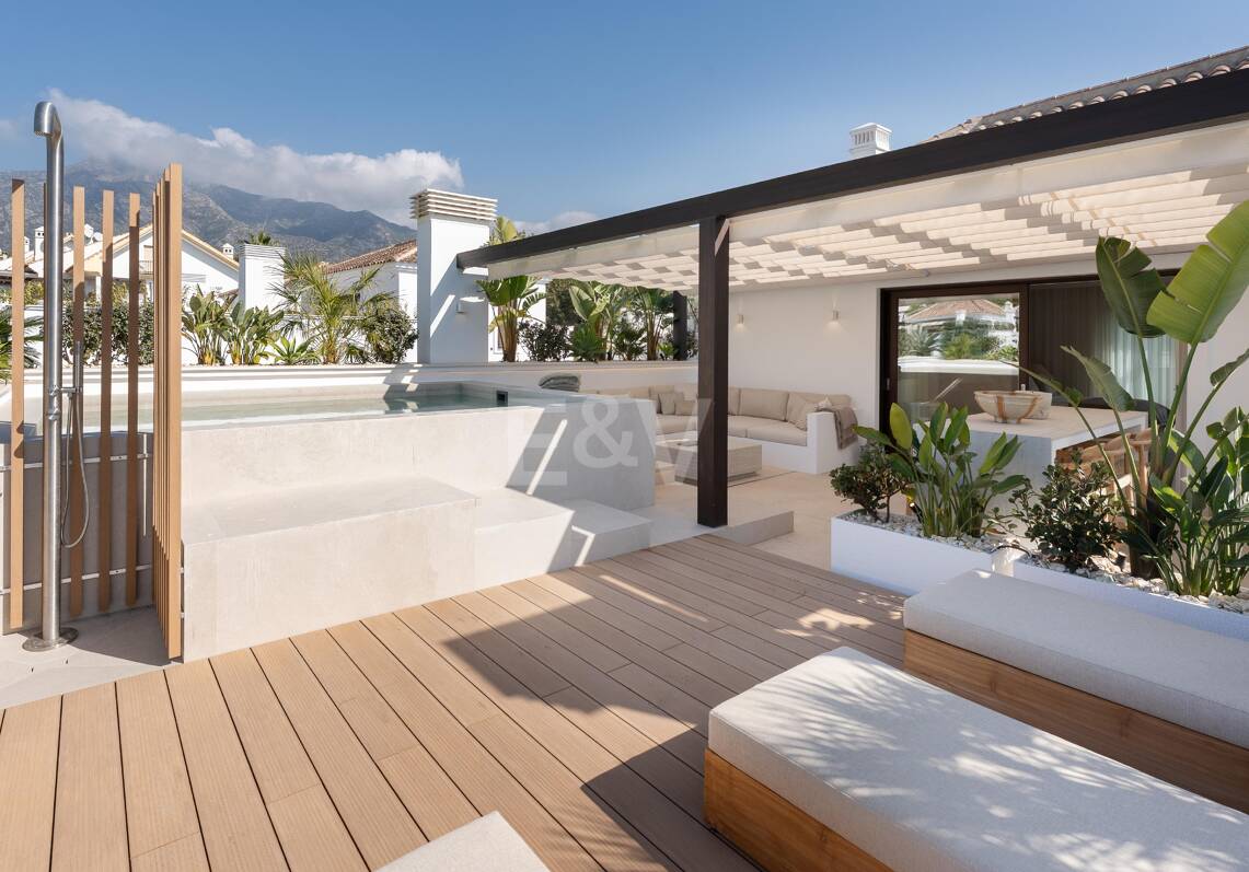 Penthouse duplex panoramique avec terrasses ensoleillées, piscine privée & licence touristique