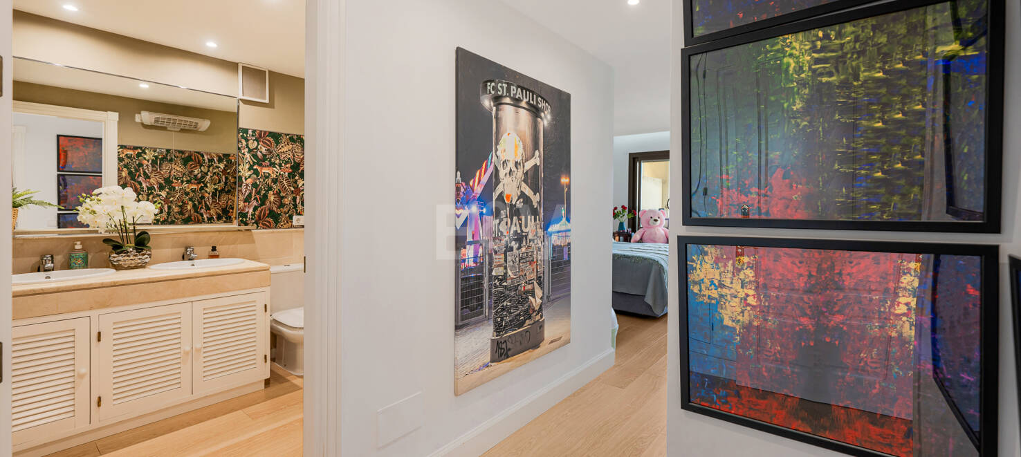 Apartamento con Hermosas Vistas al Mar y Acceso al Golf