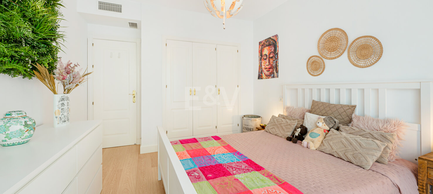 Apartment with Beautiful Sea Views and Golf Community Access