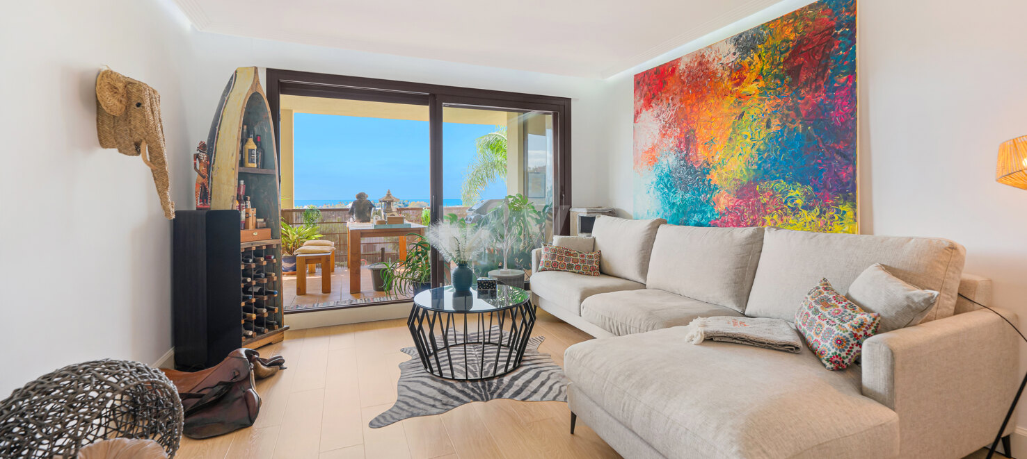 Apartment with Beautiful Sea Views and Golf Community Access
