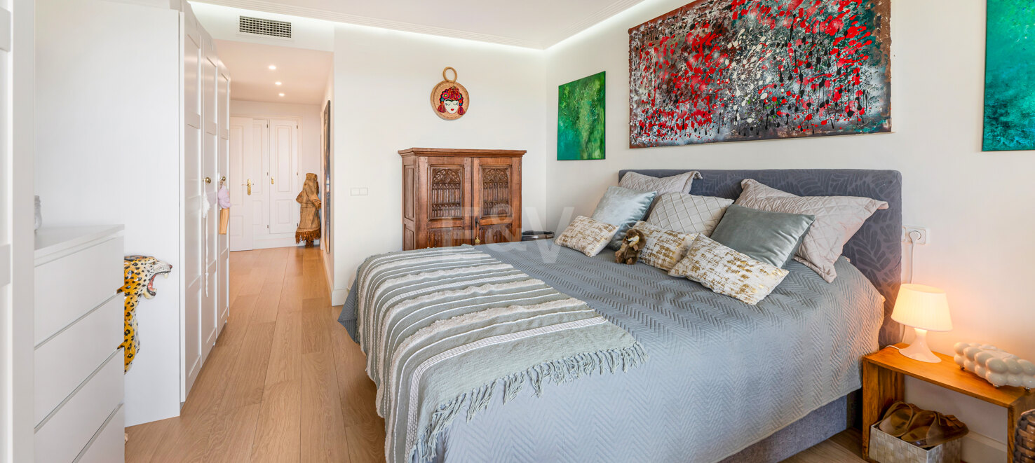 Apartment with Beautiful Sea Views and Golf Community Access
