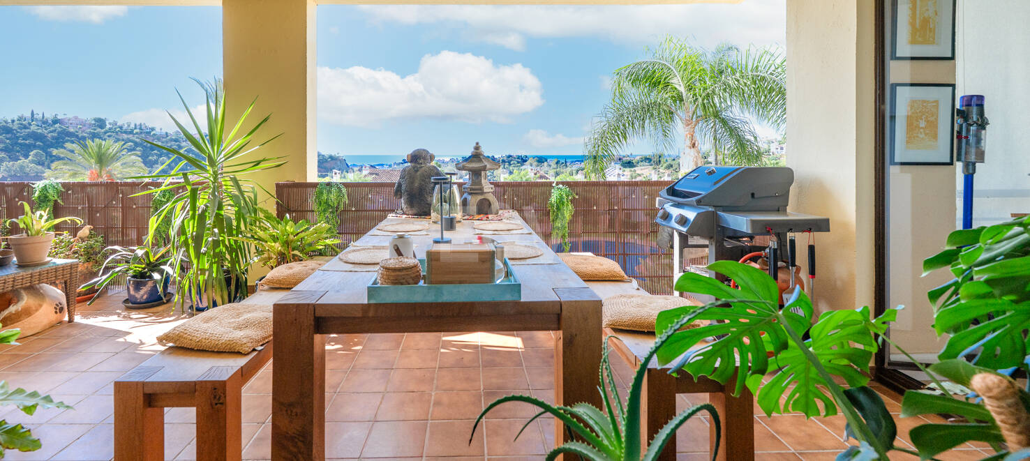 Apartamento con Hermosas Vistas al Mar y Acceso al Golf