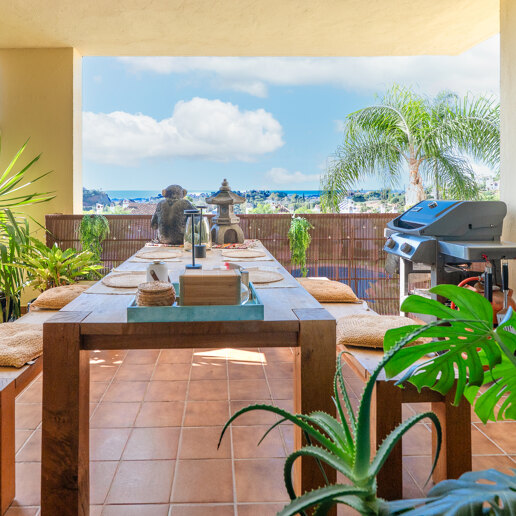 Apartment with Beautiful Sea Views and Golf Community Access