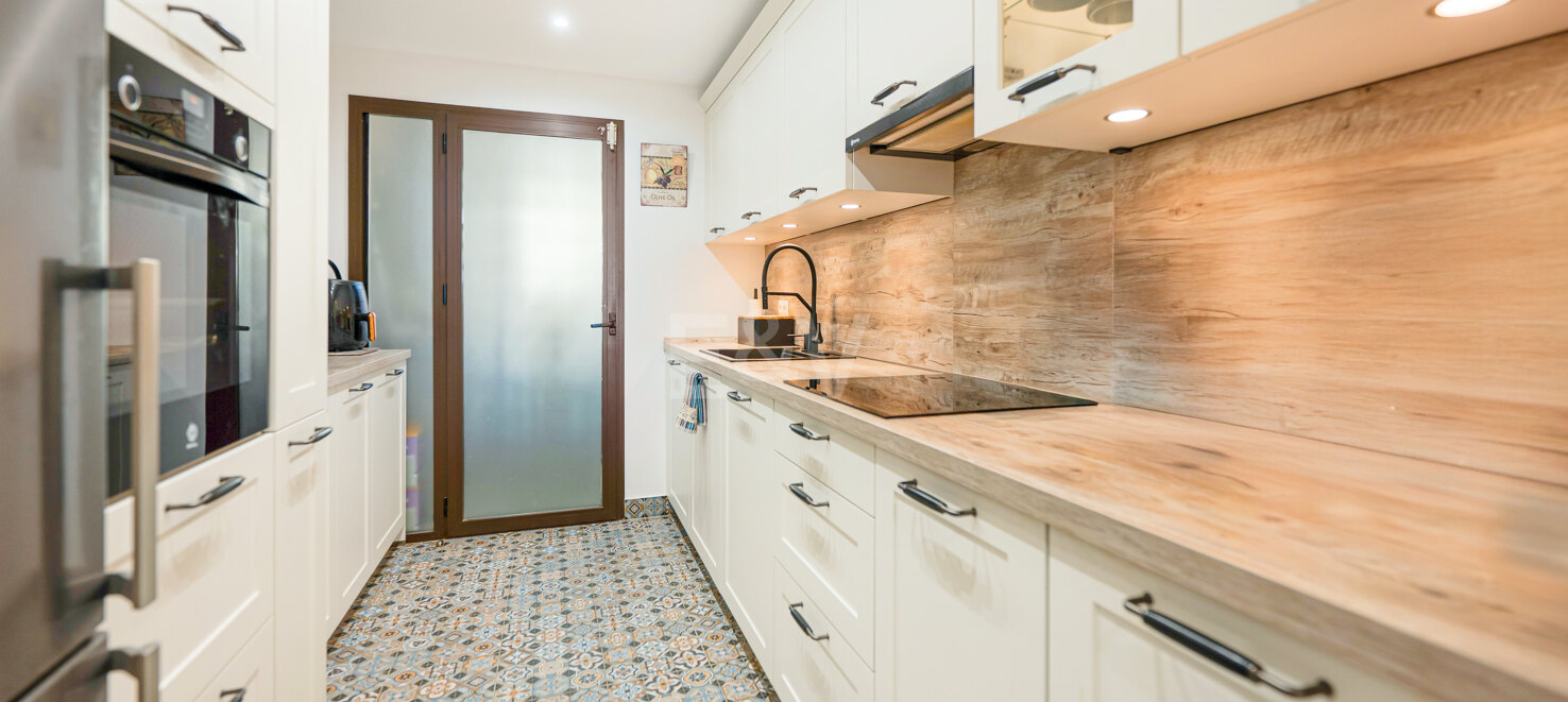Apartment with Beautiful Sea Views and Golf Community Access