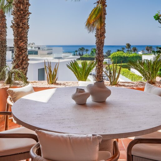 Sophisticated Apartment Moments from the Beach