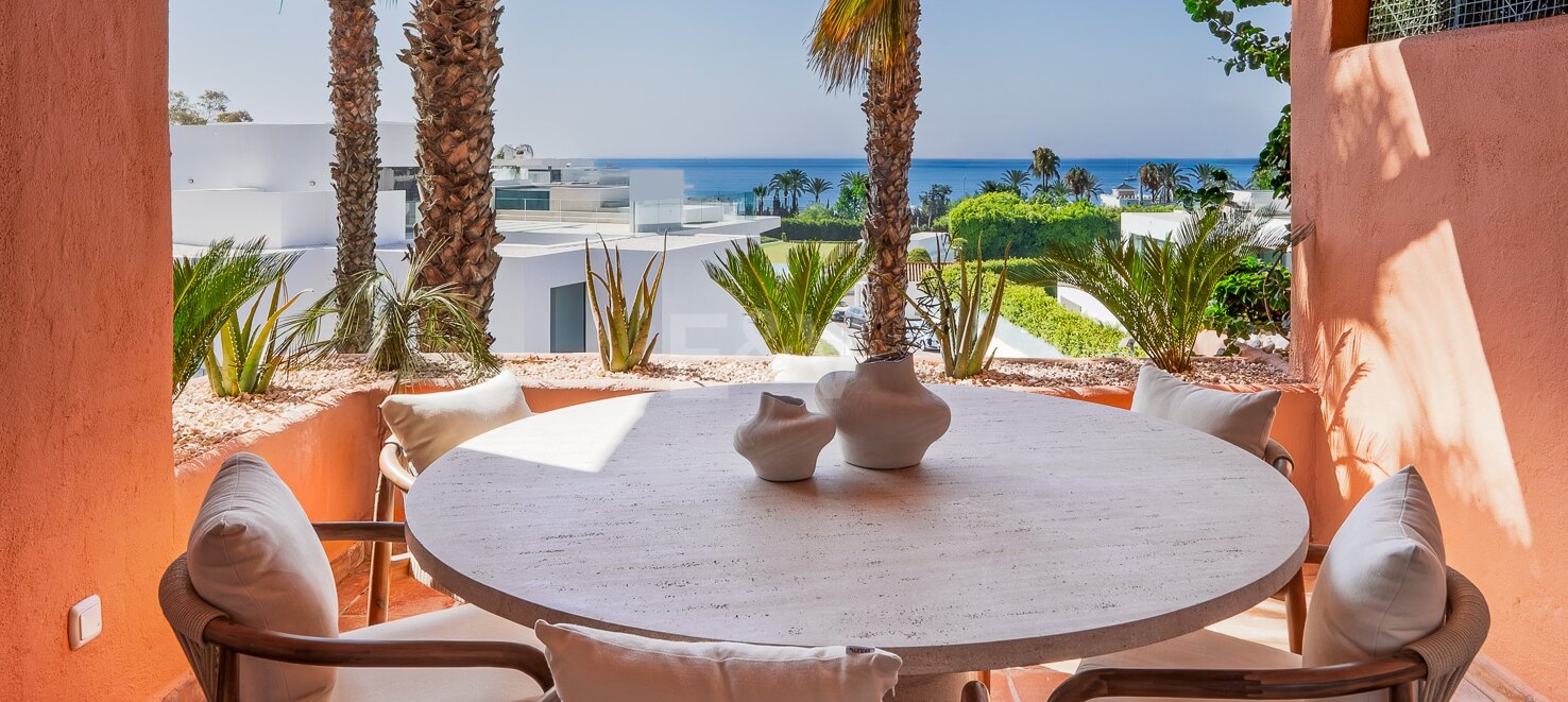 Sophisticated Apartment Moments from the Beach