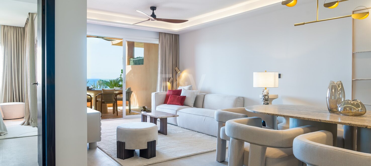 Sophisticated Apartment Moments from the Beach