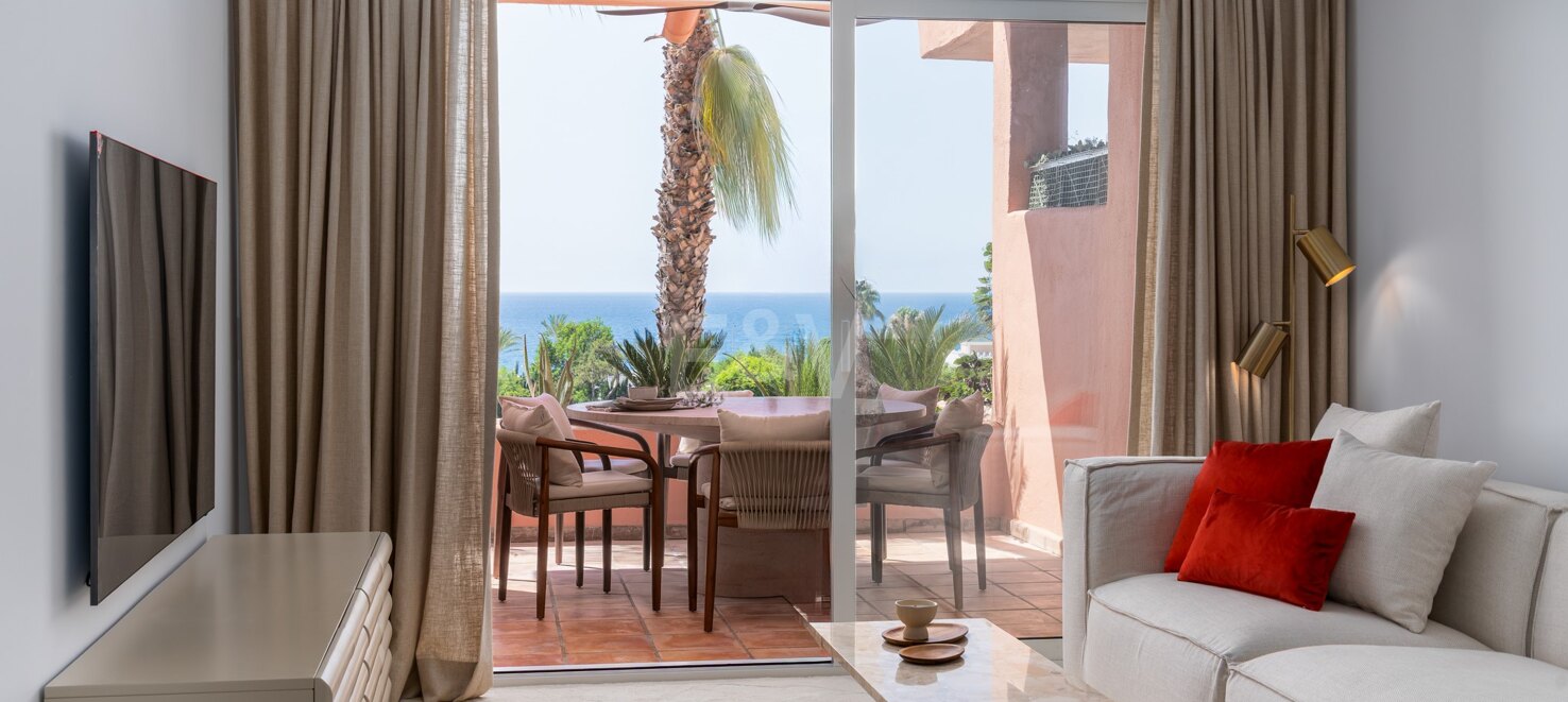 Sophisticated Apartment Moments from the Beach