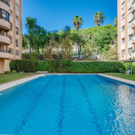 Elegantes Apartment mit Terrasse und Pool im Zentrum von Marbella
