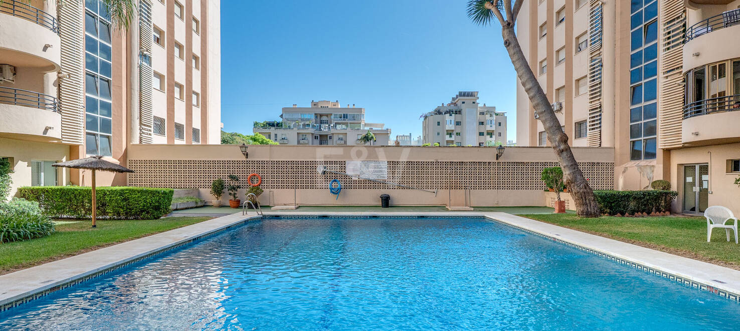 Elegantes Apartment mit Terrasse und Pool im Zentrum von Marbella