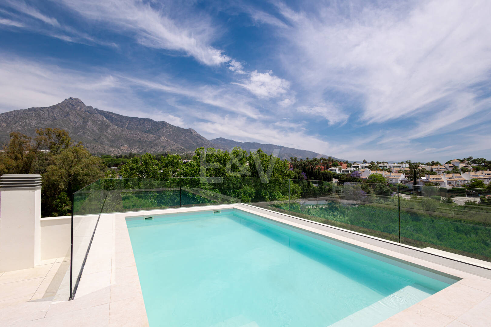 Duplex Penthouse med privat simning Pool nära Puente Romano