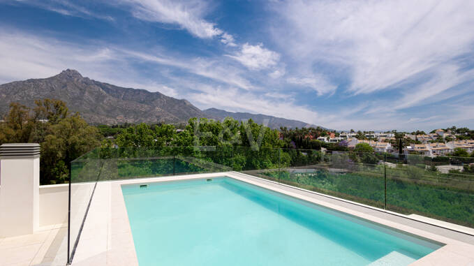 Duplex Penthouse with Private Swimming Pool Near Puente Romano