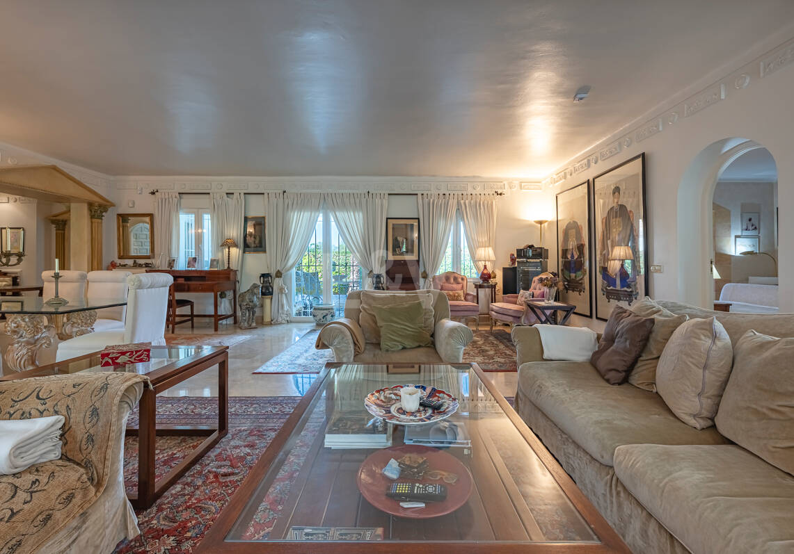 Villa classique sur la première ligne de golf près de Marbella