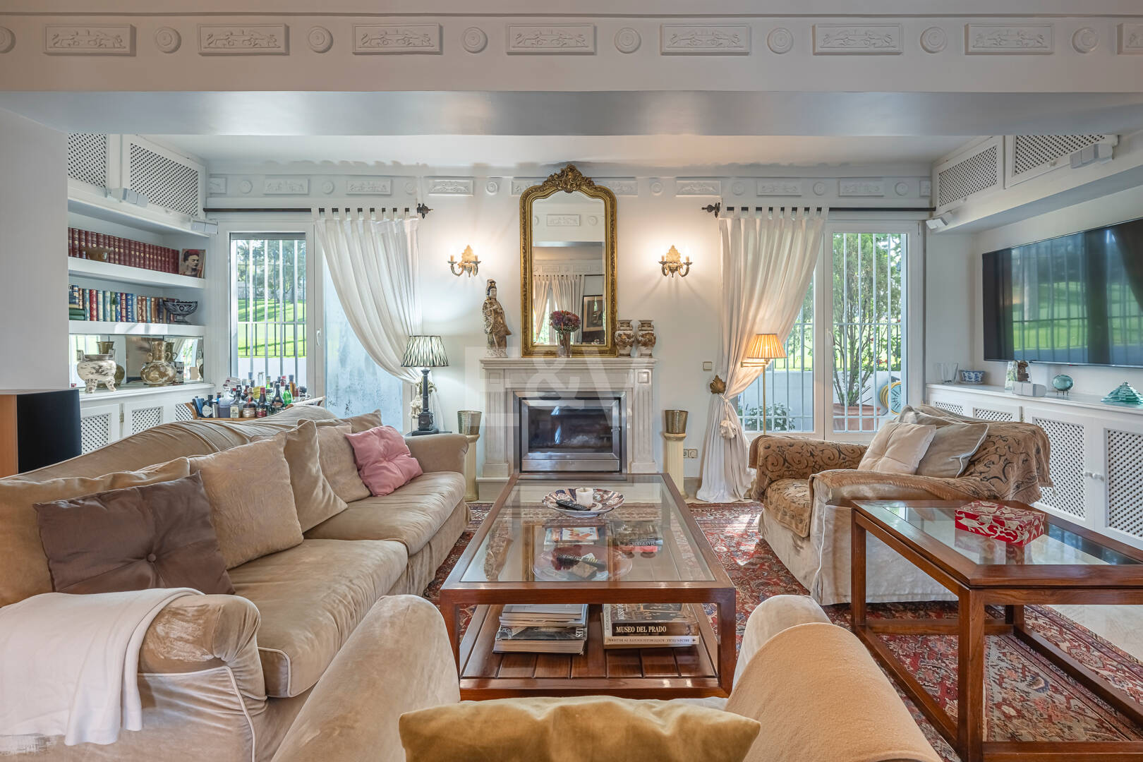 Villa clásica en primera línea de golf cerca de las mejores comodidades de Marbella