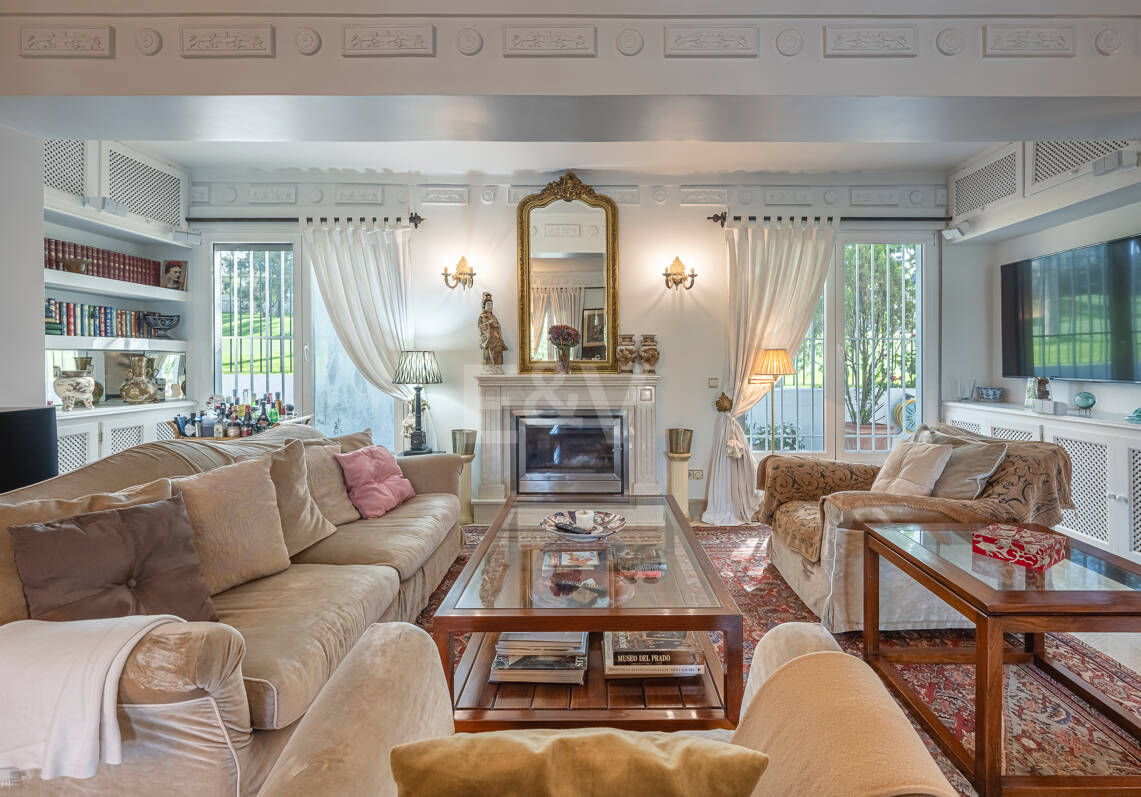 Villa classique sur la première ligne de golf près de Marbella
