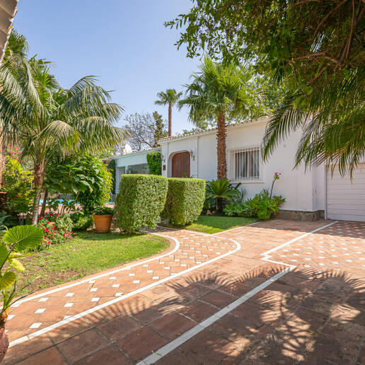 Classic Villa on the First Line Golf Near Marbella’s Finest Amenities