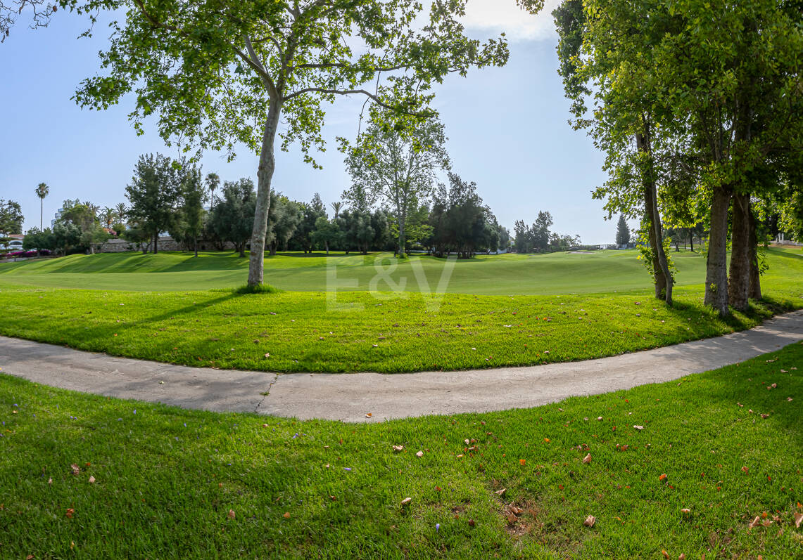Villa classique sur la première ligne de golf près de Marbella